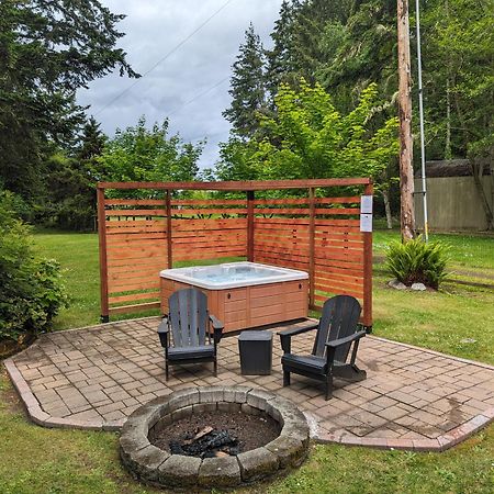 Fox Paws Luxury Cabin - Hot Tub, Fire Pit & Pines! Hansville Exterior photo