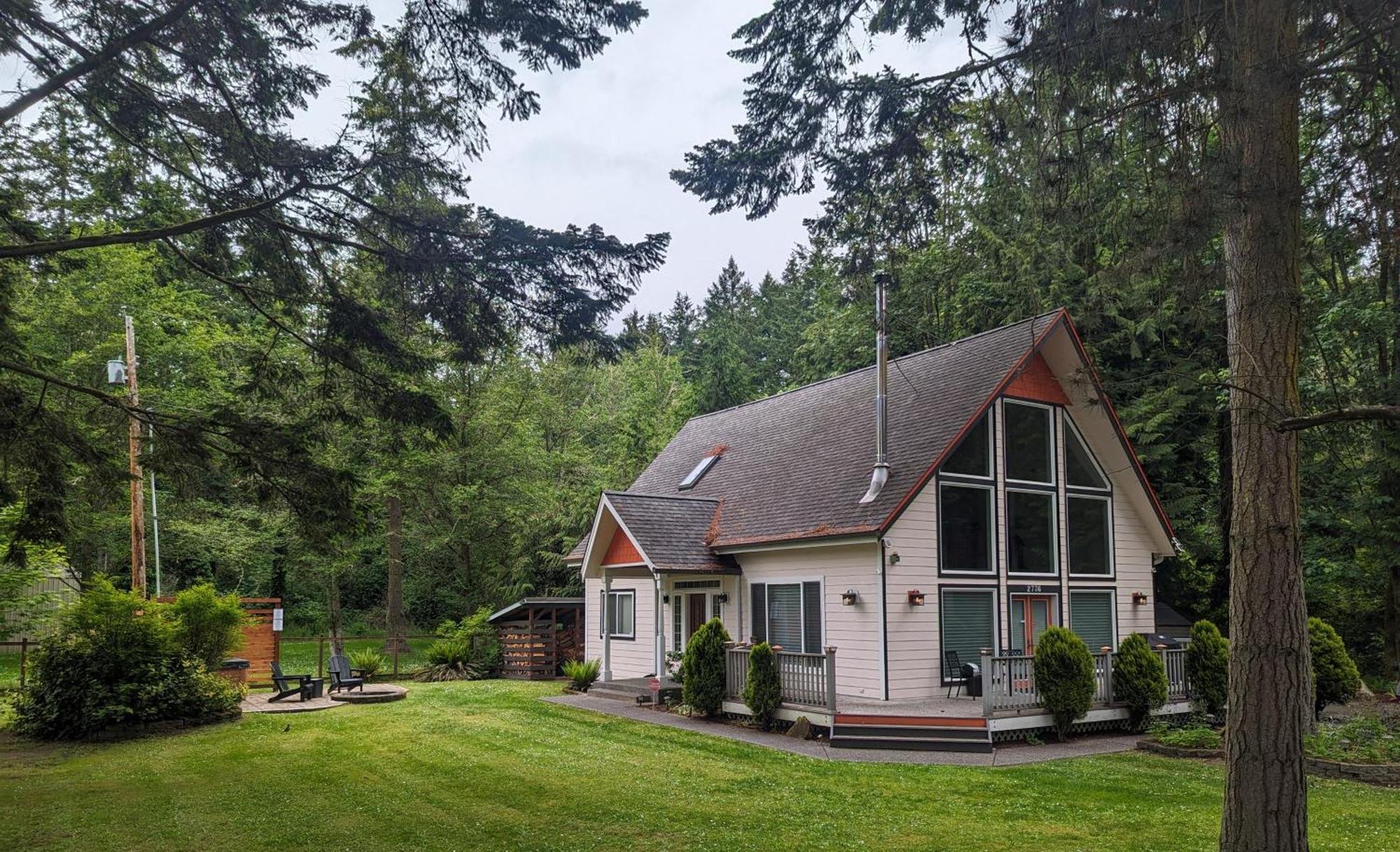 Fox Paws Luxury Cabin - Hot Tub, Fire Pit & Pines! Hansville Exterior photo